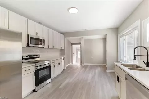 Entry Way - 615 Dune St, Norfolk, VA 23503 photo 1 of 4