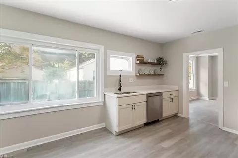 Entry Way - 615 Dune St, Norfolk, VA 23503 photo 2 of 4