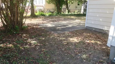 Exterior - 122 Downes St, Hampton, VA 23663 photo 3 of 3