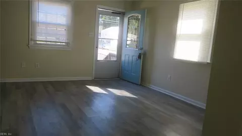 Living - 122 Downes St, Hampton, VA 23663 photo 2 of 3