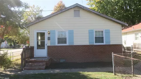 Exterior - 122 Downes St, Hampton, VA 23663 photo 2 of 3