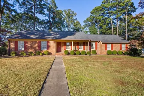 1412 Planters Dr, Suffolk, VA 23434