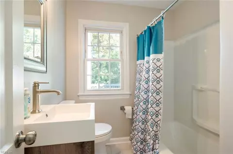 Bath - 6422 Devonshire Rd, Norfolk, VA 23513 photo 3 of 3