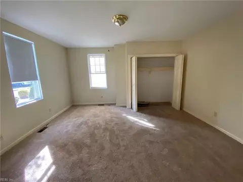 237 Holladay St, Suffolk, VA 23434 photo 4