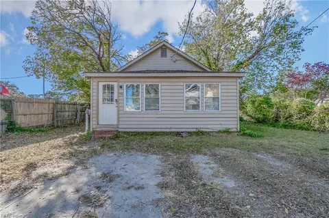 7911 Woodall Rd, Norfolk, VA 23518