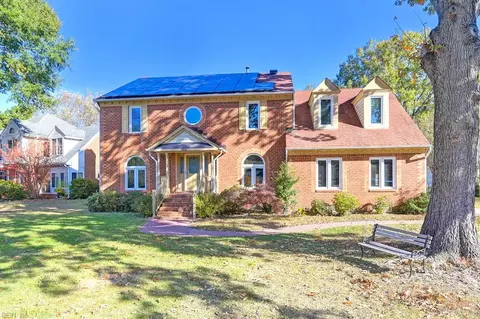 320 Shadowlake Dr, Chesapeake, VA 23320