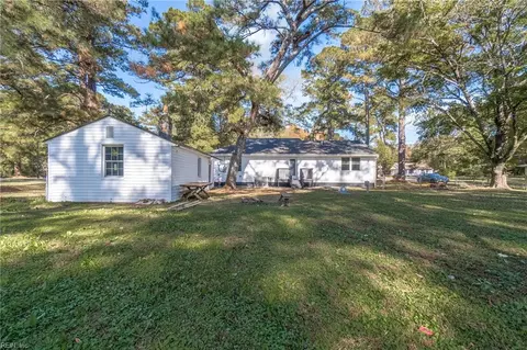 Exterior - 4841 Sunray Ave, Chesapeake, VA 23321 photo 5 of 6