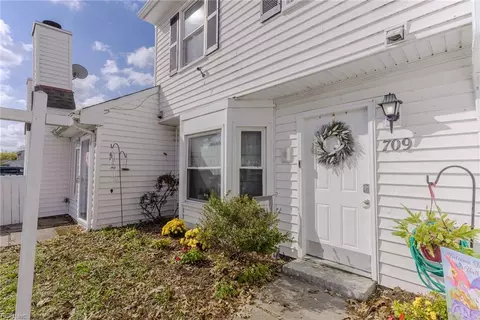 709 Crystal Springs Ct, Virginia Beach, VA 23462