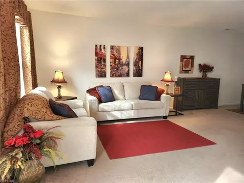 5884 Baynebridge Dr, Virginia Beach, VA 23464