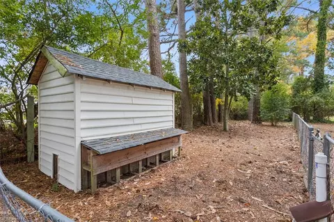 Exterior - 621 Pace St, Franklin, VA 23851 photo 6 of 10