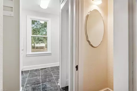 Entry Way - 621 Pace St, Franklin, VA 23851 photo 5 of 8