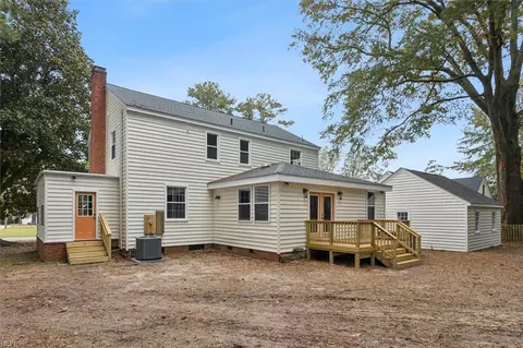 Exterior - 621 Pace St, Franklin, VA 23851 photo 8 of 10