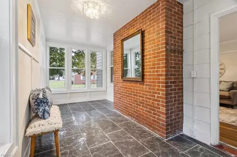 Entry Way - 621 Pace St, Franklin, VA 23851 photo 7 of 8