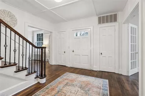 Entry Way - 621 Pace St, Franklin, VA 23851 photo 2 of 8