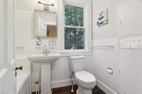 Bath - 621 Pace St, Franklin, VA 23851 photo 1 of 2