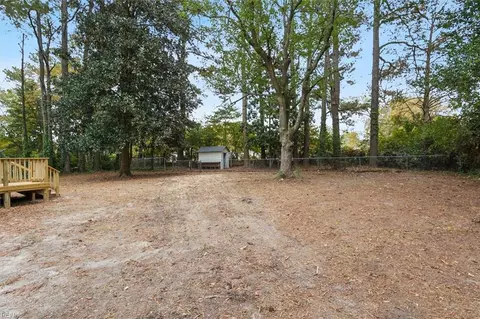 Exterior - 621 Pace St, Franklin, VA 23851 photo 7 of 10