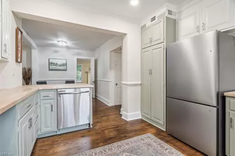 Entry Way - 621 Pace St, Franklin, VA 23851 photo 3 of 8