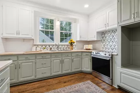 Kitchen - 621 Pace St, Franklin, VA 23851 photo 2 of 3