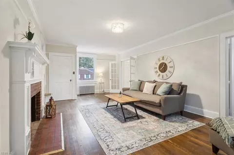 Living - 621 Pace St, Franklin, VA 23851 photo 3 of 4