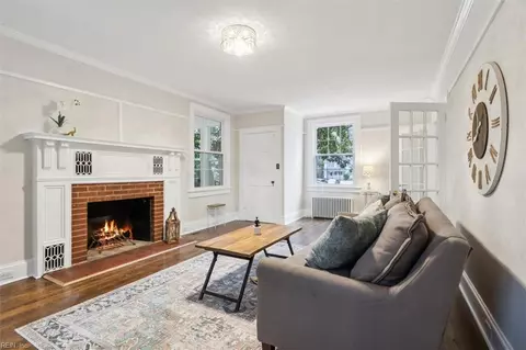 Living - 621 Pace St, Franklin, VA 23851 photo 2 of 4