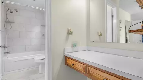 Bath - 1787 Carriage Dr, Hampton, VA 23664 photo 4 of 4