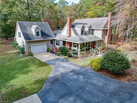 14300 Green Pasture Ln, Carrollton, VA 23314