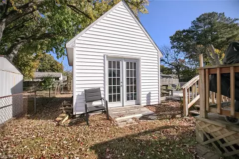 Exterior - 100 Londonshire Ter, Hampton, VA 23666 photo 2 of 6