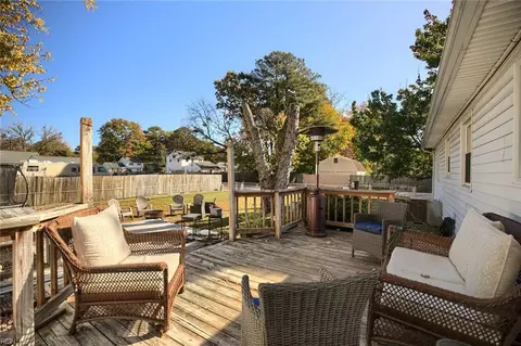 Exterior - 100 Londonshire Ter, Hampton, VA 23666 photo 3 of 6