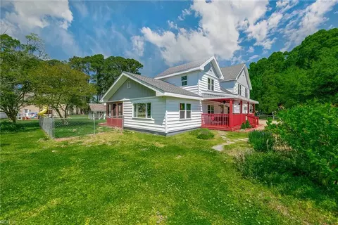 Exterior - 26 Routten Rd, Hampton, VA 23664 photo 2 of 10