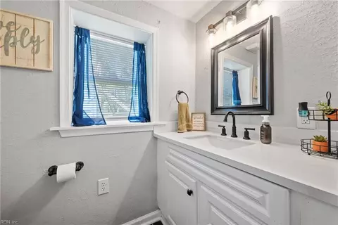 Bath - 26 Routten Rd, Hampton, VA 23664 photo 1 of 3