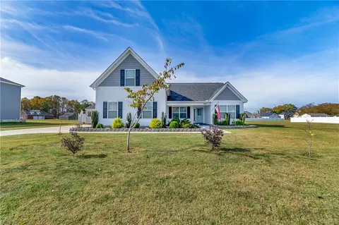 208 Kings Ln, Franklin, VA 23851