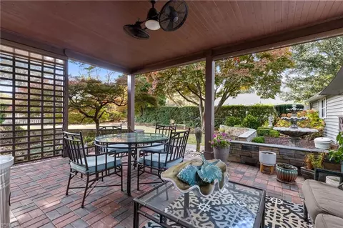 5226 Sweetbriar Cir, Portsmouth, VA 23703