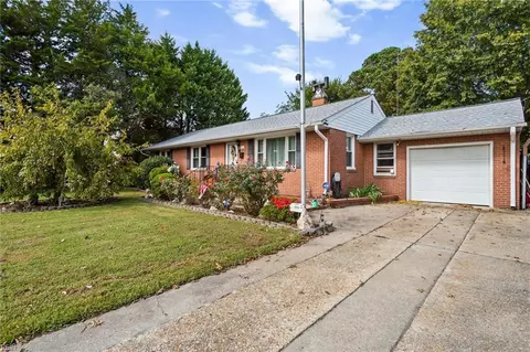 1013 Briarfield Rd, Newport News, VA 23605