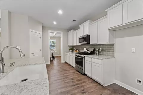 625 Ackerman Ln, Chesapeake, VA 23320 photo 8