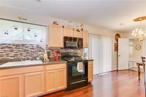 1816 Darville Dr, Hampton, VA 23663