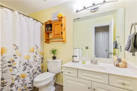 Bath - 3011 Hogan Way, Suffolk, VA 23435 photo 3 of 3