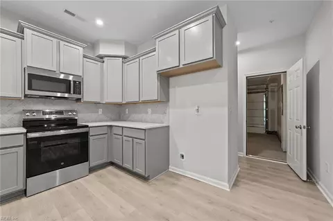 Entry Way - 313 Freeman Dr, Hampton, VA 23666 photo 1 of 4
