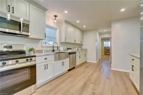 301 Eastwood Cir, Virginia Beach, VA 23454