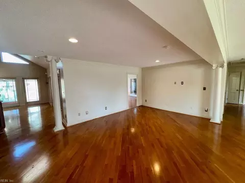 Living - 7 Seaview Dr, Hampton, VA 23664 photo 3 of 6