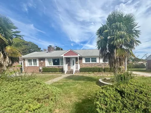 7 Seaview Dr, Hampton, VA 23664