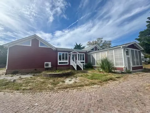 Exterior - 7 Seaview Dr, Hampton, VA 23664 photo 3 of 3