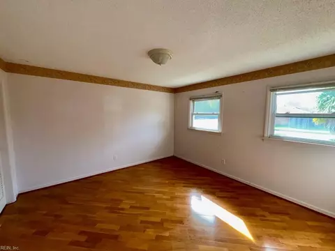 Bedroom - 7 Seaview Dr, Hampton, VA 23664 photo 1 of 4