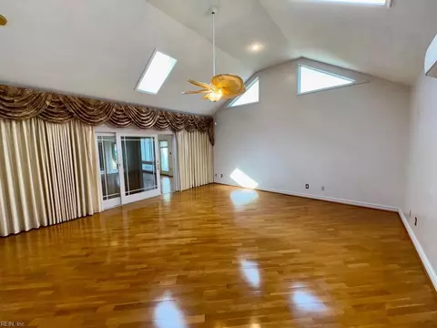 Living - 7 Seaview Dr, Hampton, VA 23664 photo 6 of 6