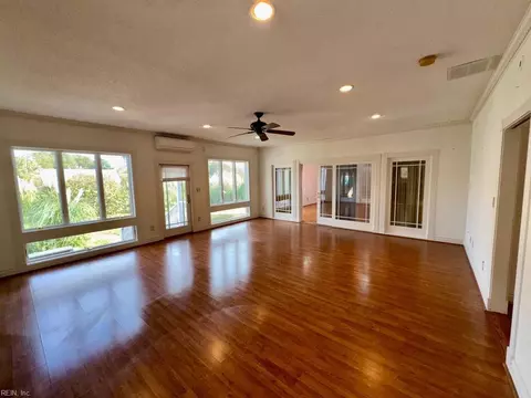 Living - 7 Seaview Dr, Hampton, VA 23664 photo 4 of 6