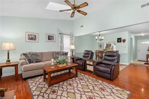 2109 Bloomsbury Ln, Virginia Beach, VA 23456