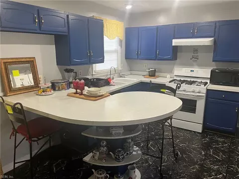 Kitchen - 3 George Ct, Hampton, VA 23663 photo 1 of 2
