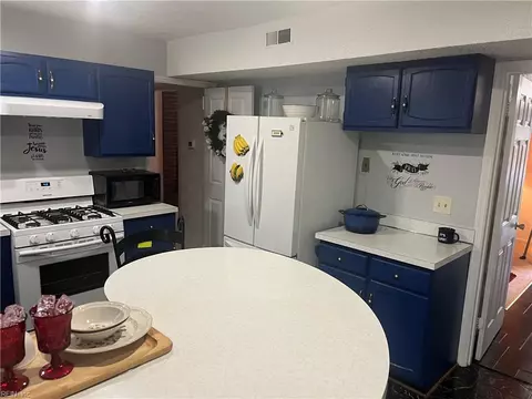 Kitchen - 3 George Ct, Hampton, VA 23663 photo 2 of 2