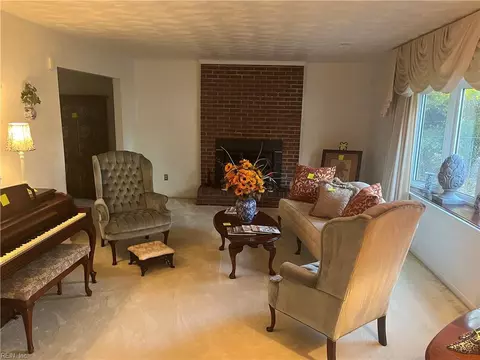 Living - 3 George Ct, Hampton, VA 23663 photo 1 of 2