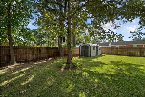4117 Pinta Dr, Chesapeake, VA 23321 photo 3
