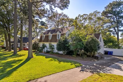 2412 Sterling Point Dr, Portsmouth, VA 23703